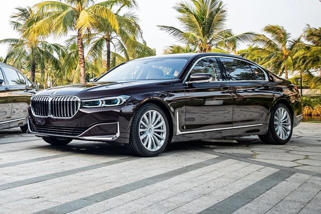 BMW 730Li View 1