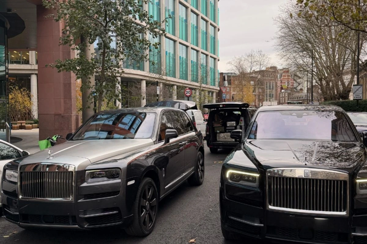 Chauffeur-Driven Rolls Royce Ghost