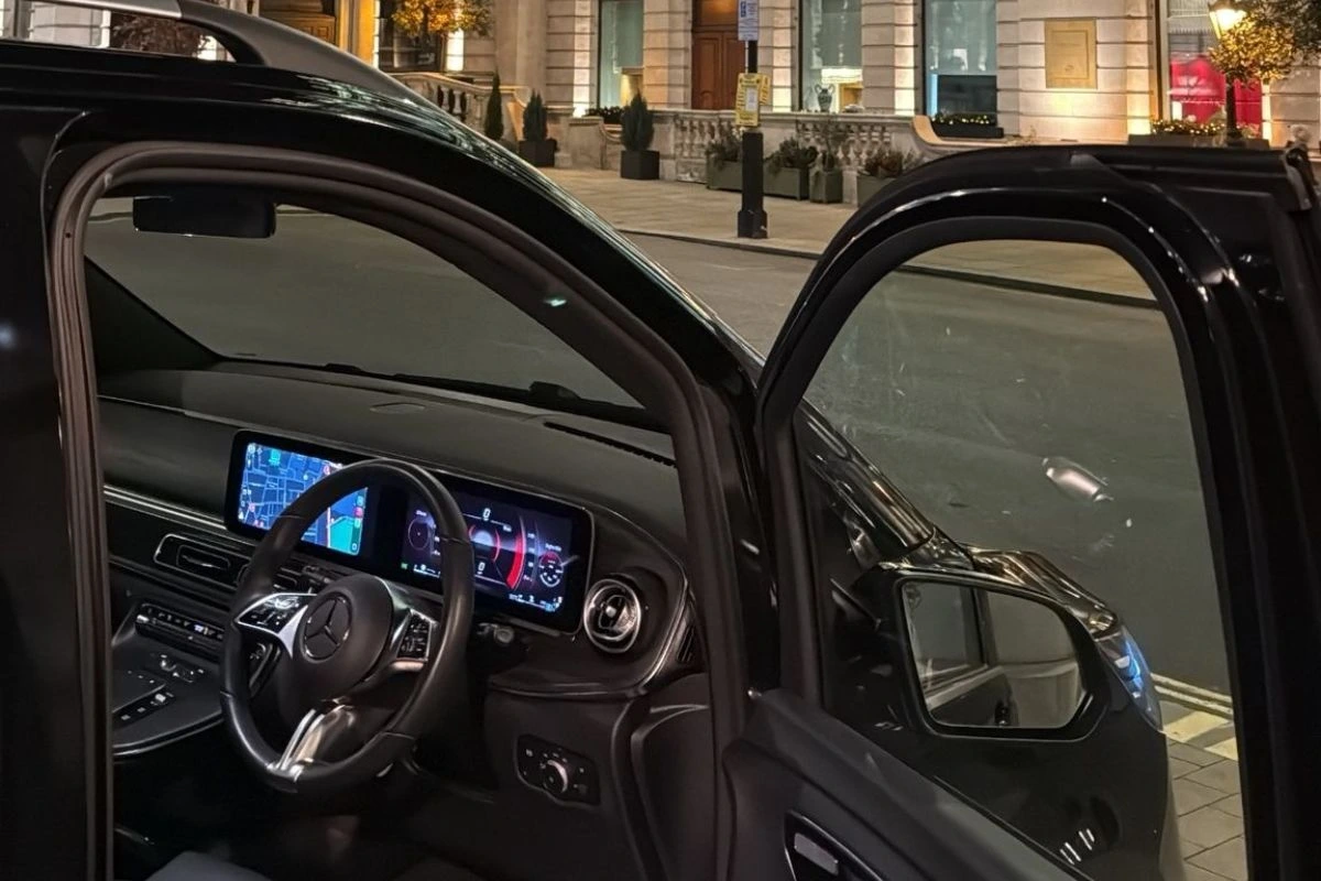 Choose Luxury Chauffeur Hire in Liverpool