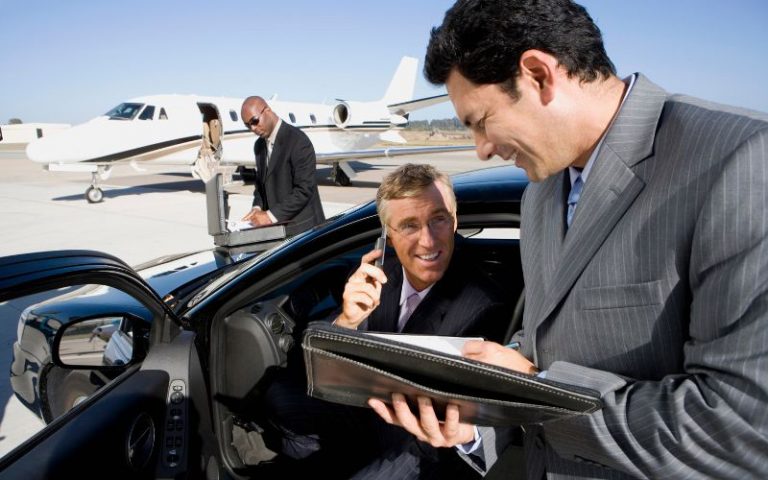 Flight Tracking and Professional Chauffeurs: Why It Matters For a Smooth Journey