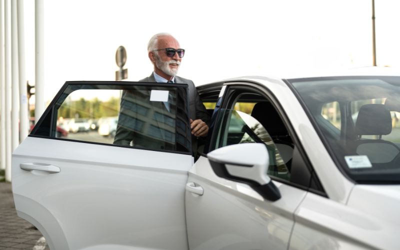 Hire a Heylux Range Rover to Elevate Luxury Travel Experience