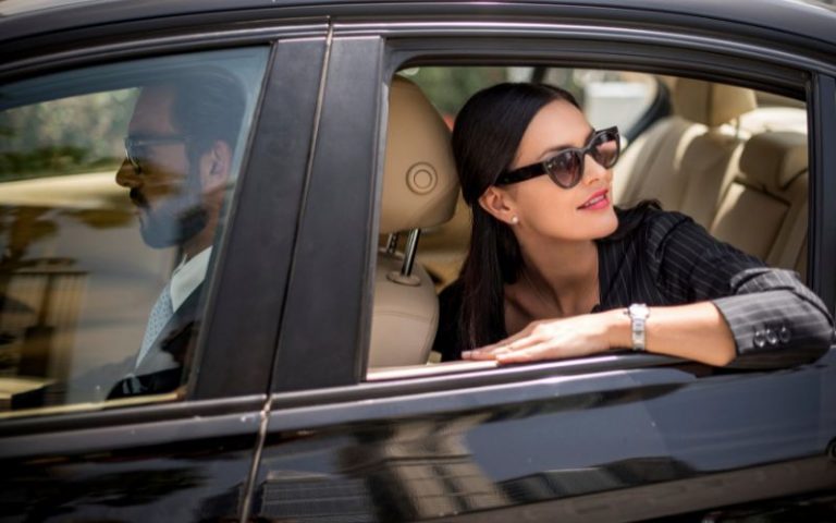 How Chauffeurs Enhance Client Confidentiality and Trust