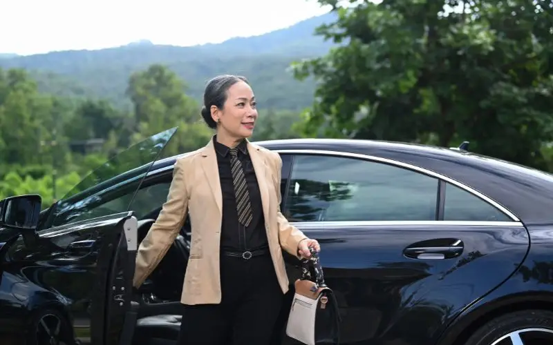 Chauffeur vs Limousine